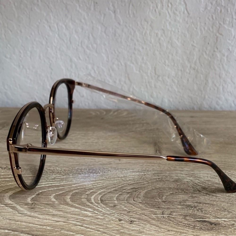 Quay Cryptic Blue Light Glasses - Picture 6 of 7